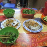 hanoi repas dans la rue