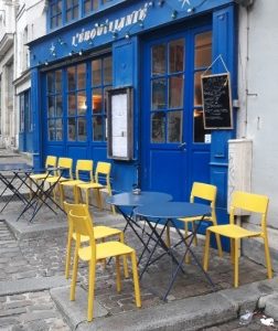 lEbouillanté sur des rues pavees du vieux paris