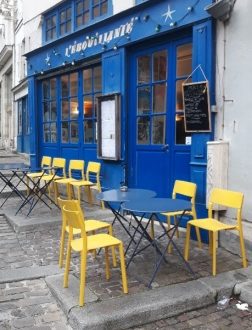 lEbouillanté sur des rues pavees du vieux paris